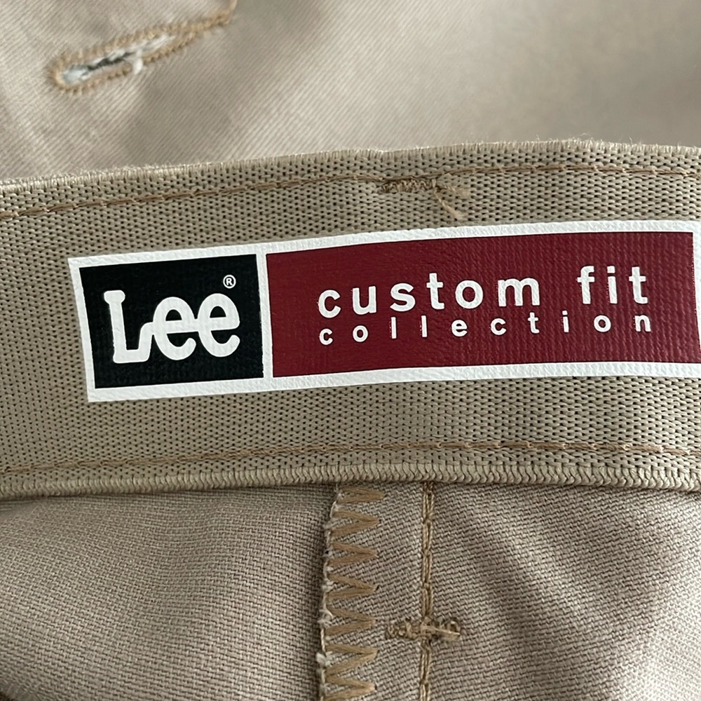 Men’s Lee Relaxed Fix Chino with comfort stretch on waist